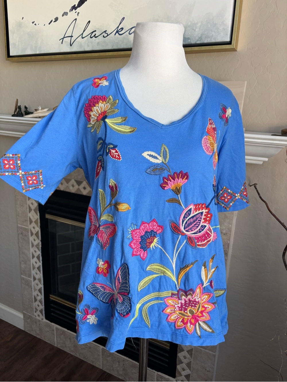 Johnny Was Gracey Trapunto Embroidered T-Shirt Women Blue Floral Butterfly 🦋 S